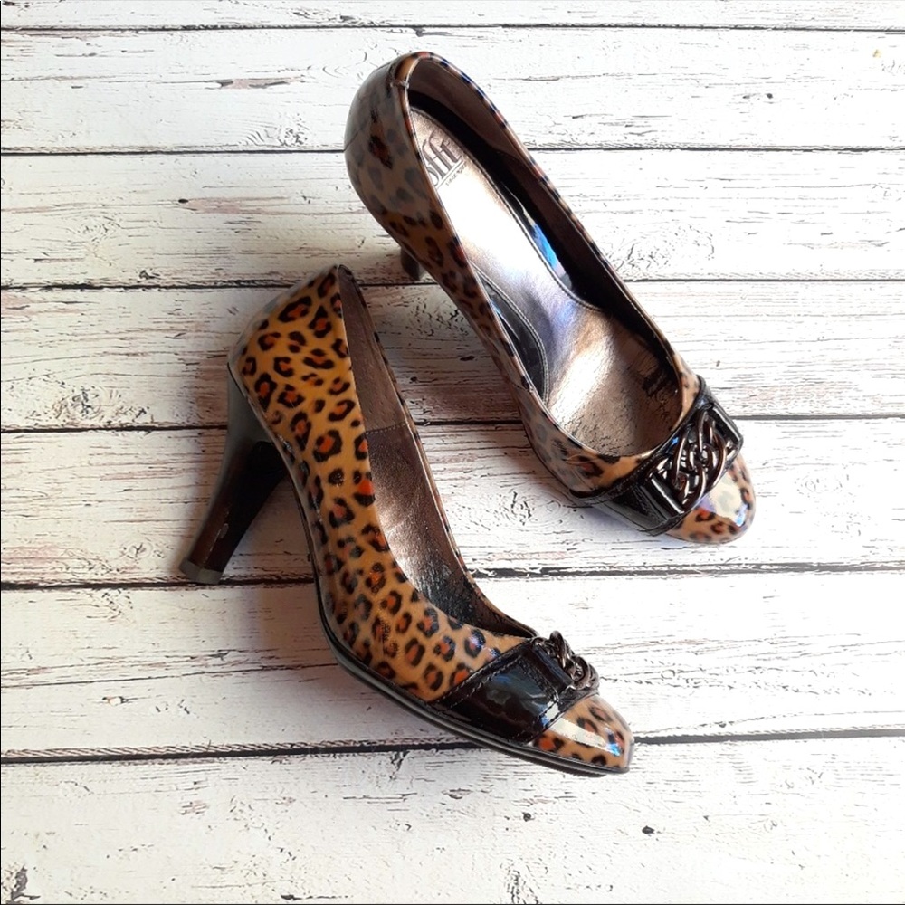 ❤️SOFFT Leopard Print Chain Leather Pumps Size 9